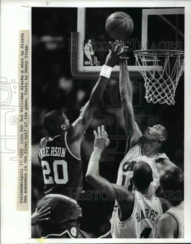 1989 Press Photo John Hot Rod Williams blocks a shot by Sixers Ron Anderson. - Historic Images