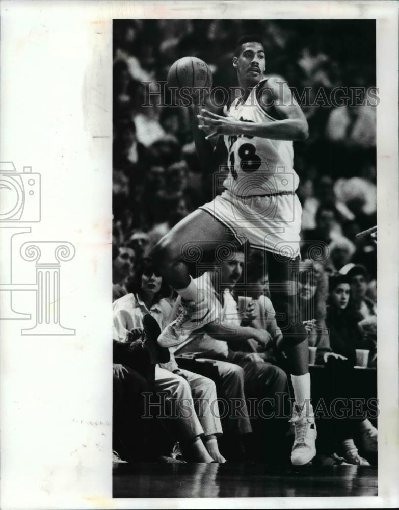 1989 Press Photo Cavaliers basketball player, John Williams - cvb64788 - Historic Images