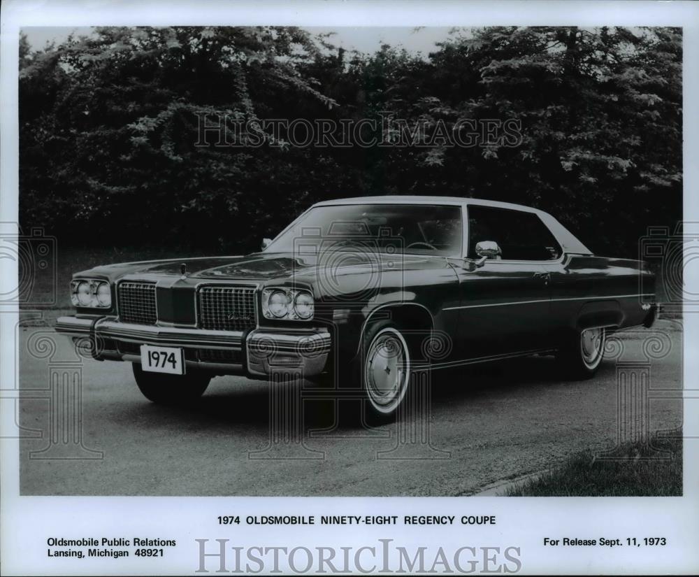 1973 Press Photo 1974 Oldsmobile Ninety Eight Regency Coupe - cvb68483 - Historic Images