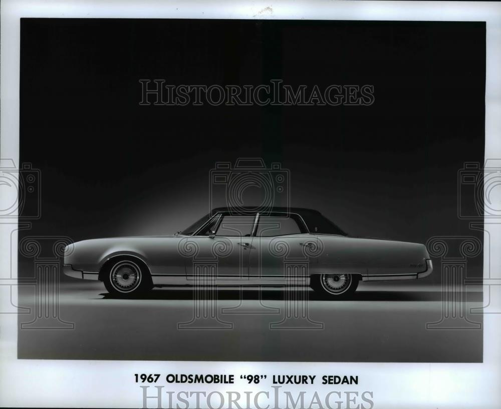 1967 Press Photo 1967 Automobiles - Oldsmobile &quot;98&quot; Luxury Sedan - cvb68579 - Historic Images