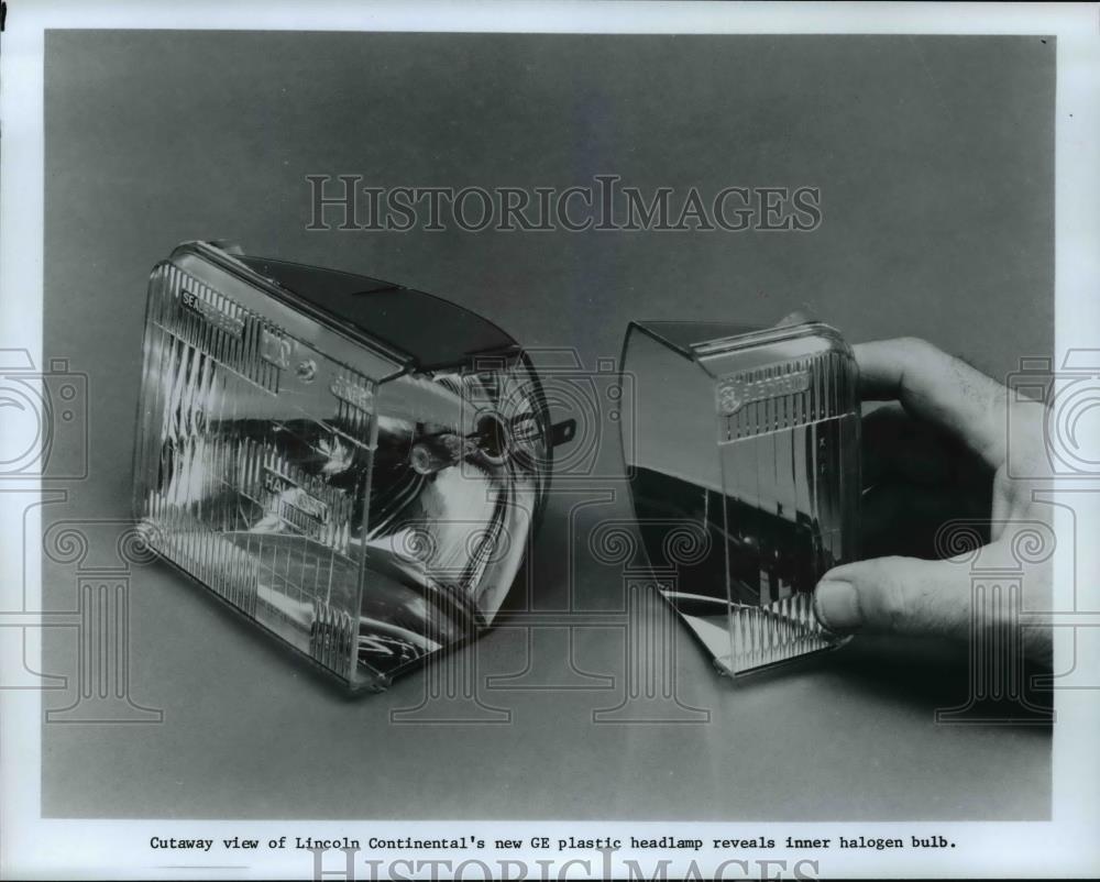 1980 Press Photo Lincoln Continental&#39;s new GE plastic headlamp - cvb68647 - Historic Images