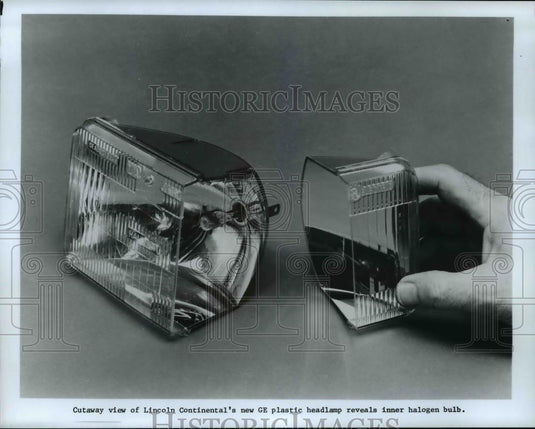 1980 Press Photo Lincoln Continental's new GE plastic headlamp - cvb68647 - Historic Images