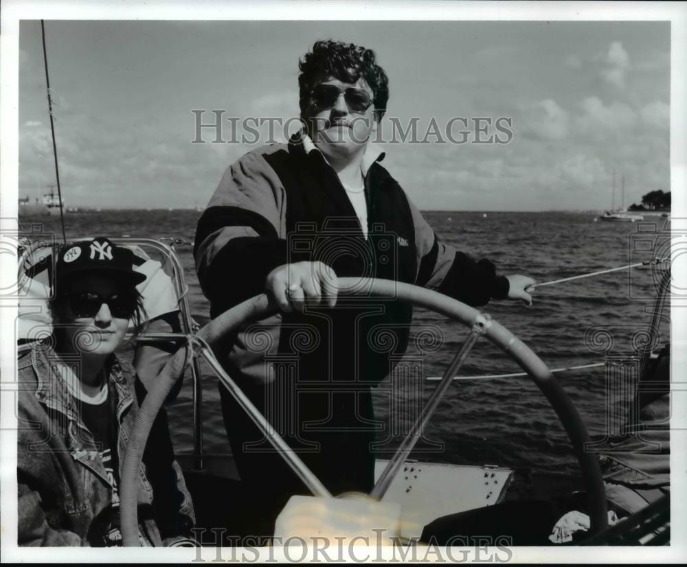 1991 Press Photo Smooth Sailing Scientific Frontiers observes as French health - Historic Images