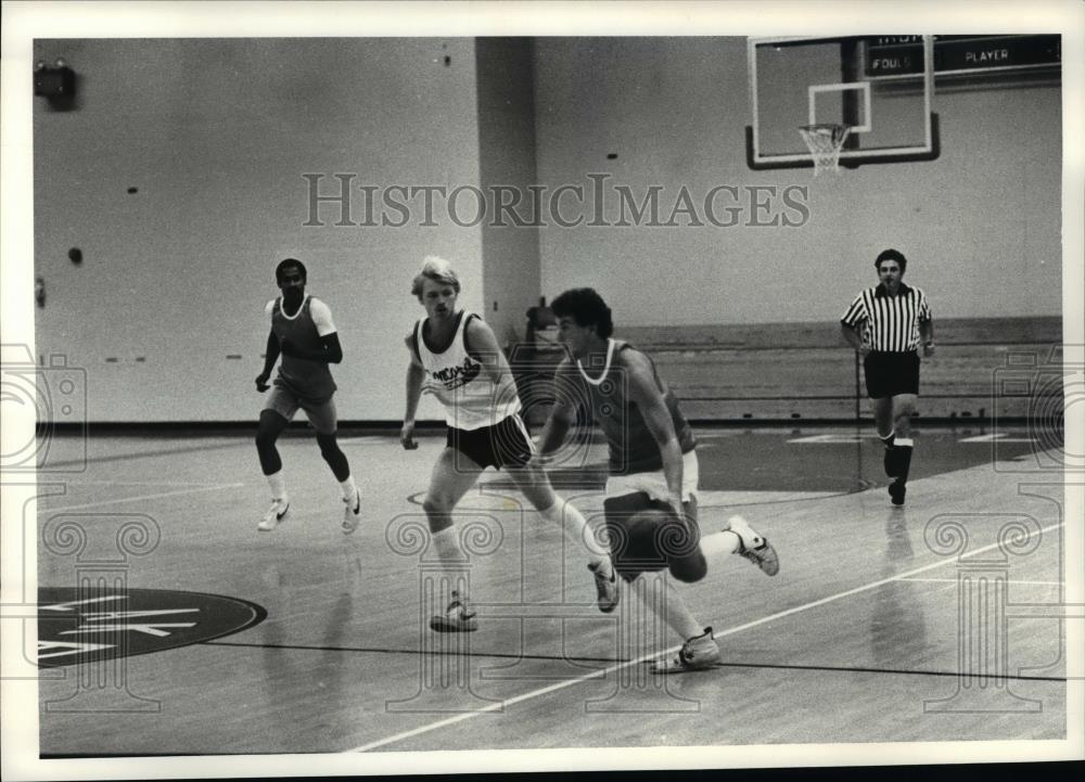 Press Photo Basketball - cvb69145 - Historic Images