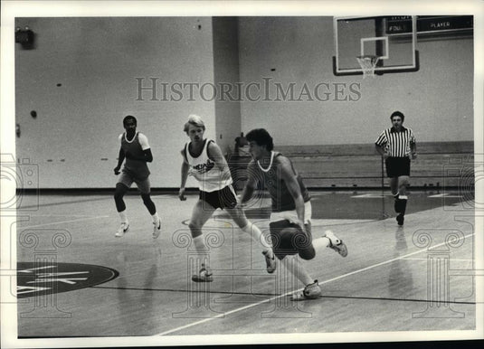 Press Photo Basketball - cvb69145 - Historic Images
