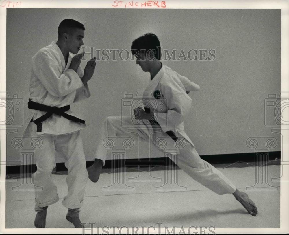 1992 Press Photo Dennis Wolan (left) and Scott Tincher practice some Karate - Historic Images