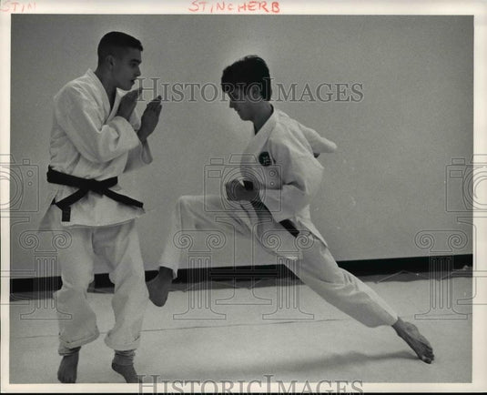 1992 Press Photo Dennis Wolan (left) and Scott Tincher practice some Karate - Historic Images