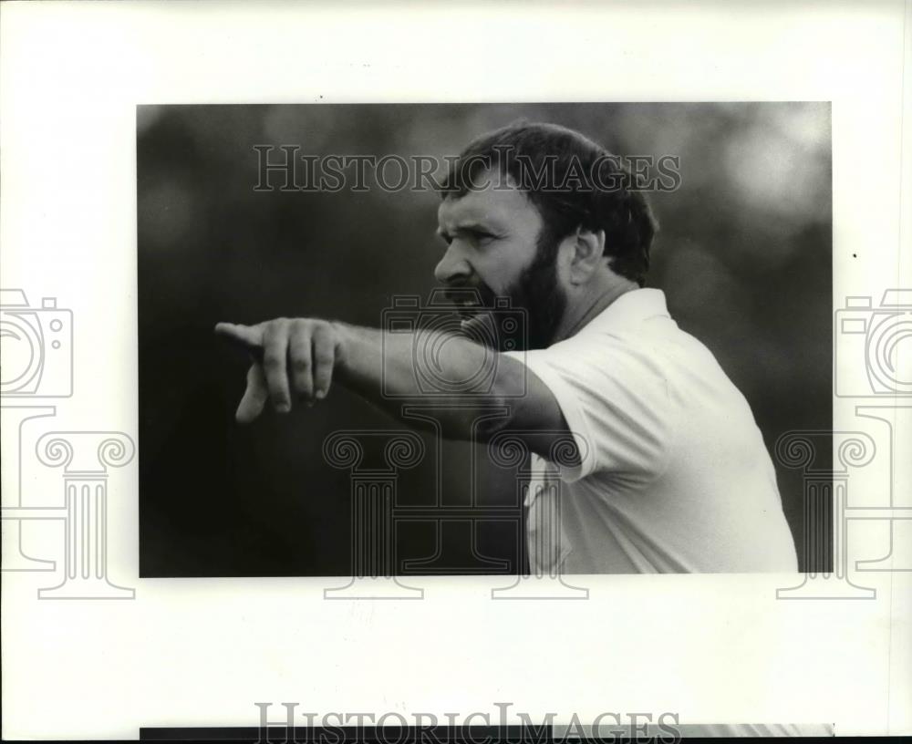 1983 Press Photo Howard Mudd gives Directions - cvb69170 - Historic Images