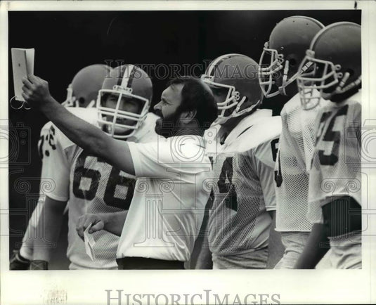 1984 Press Photo Howard Mudd sets the play - cvb69172 - Historic Images