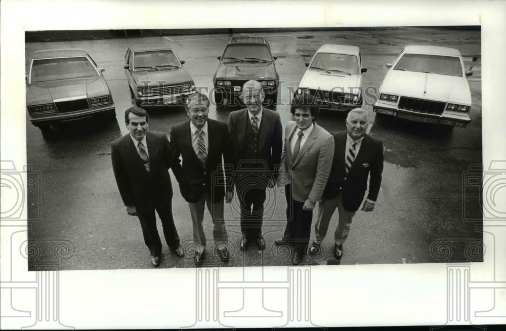 1981 Press Photo Auto dealers with their 1982 models behind them - cvb69412 - Historic Images