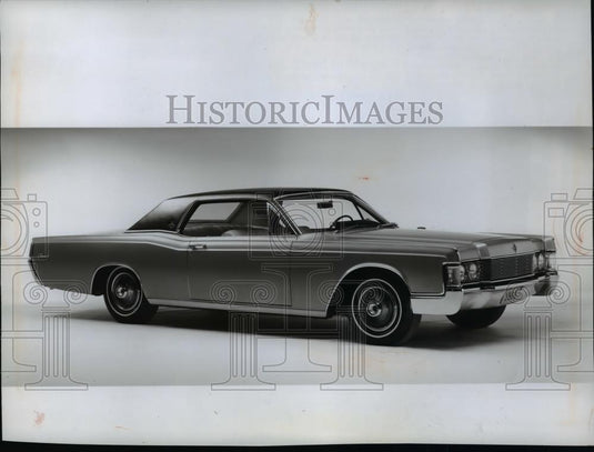 1967 Press Photo Lincoln Continental is among top of the line for Ford Motor Co - Historic Images