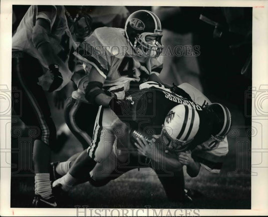 Press Photo Elyria Catholic's Jeff Verhoff vs Avon Lake's Tim Coughlin, Kish - Historic Images