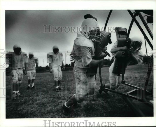 1991 Press Photo Linebacker Chris Traut-practice at Elyria Catholic - cvb69452 - Historic Images