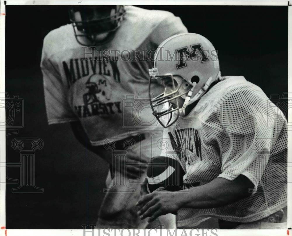 1991 Press Photo Chris Riddick a football player for Midview High School - Historic Images