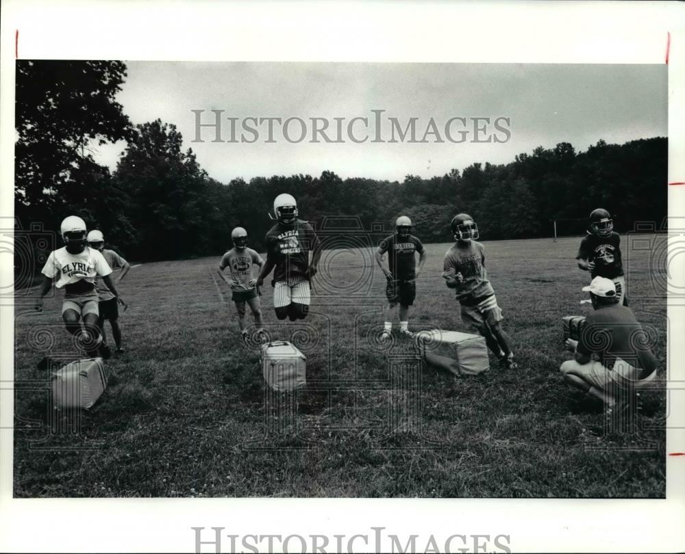Press Photo Coach Mike Wightman of Avon Lake-football drills - cvb69455 - Historic Images