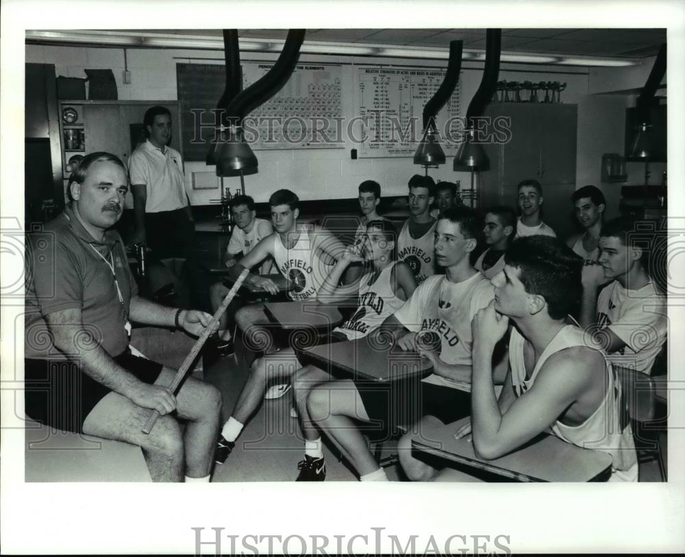 1991 Press Photo Mayfield High Basketball-Coach Mike, assistant Coach Smiley - Historic Images