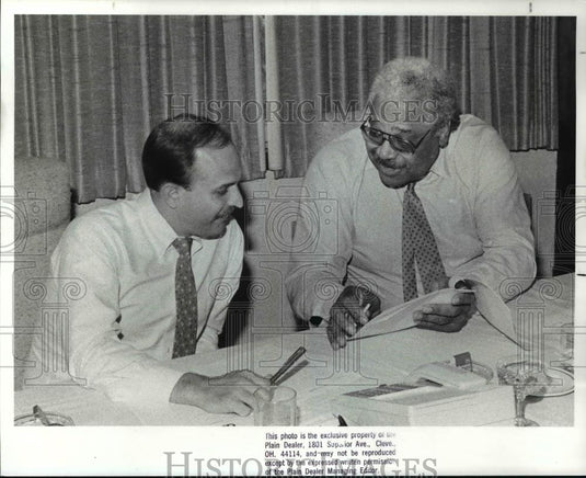 1988 Press Photo Gary Fitzsimmons and general manager Wayne Embry-Cavs' Draft - Historic Images