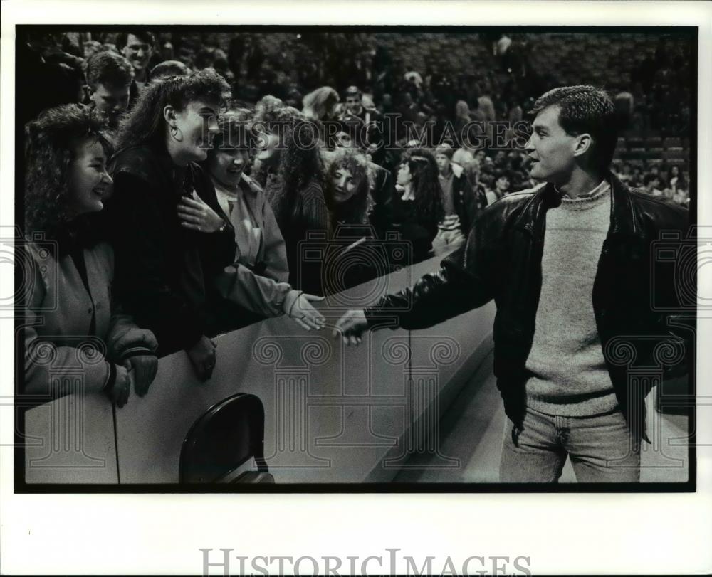 1990 Press Photo Mark Price after the Cavs and Nets basketball game - cvb69534 - Historic Images