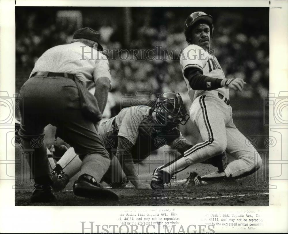 1988 Press Photo Ron Washington slides home to score against Seattle Mariners - Historic Images