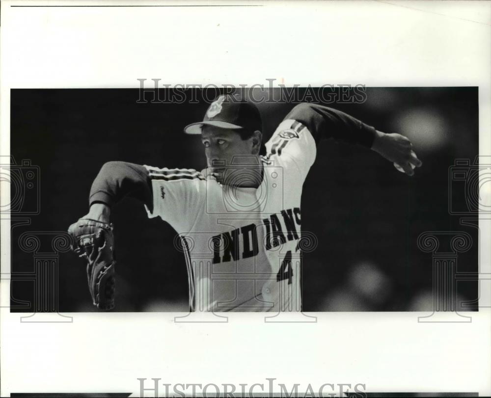1990 Press Photo Jesse Orosco winds up for a pitch in the 8th inning of play - Historic Images