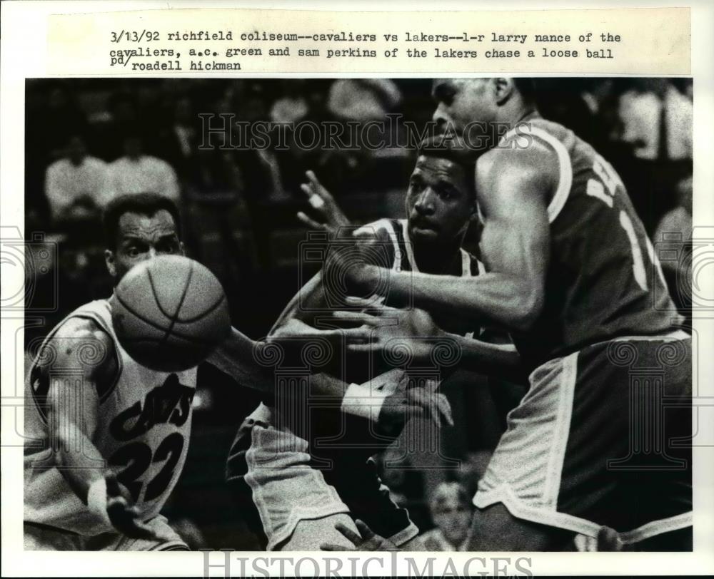 1992 Press Photo l-r: Larry Nance of the Cavaliers, a.c. green and sam perkins - Historic Images