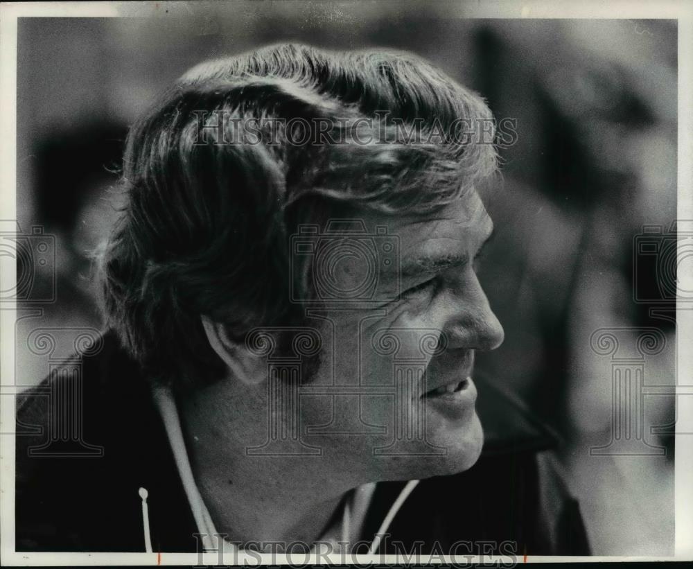 1976 Press Photo Bill Fitch-Cavaliers basketball coach - cvb69595 - Historic Images