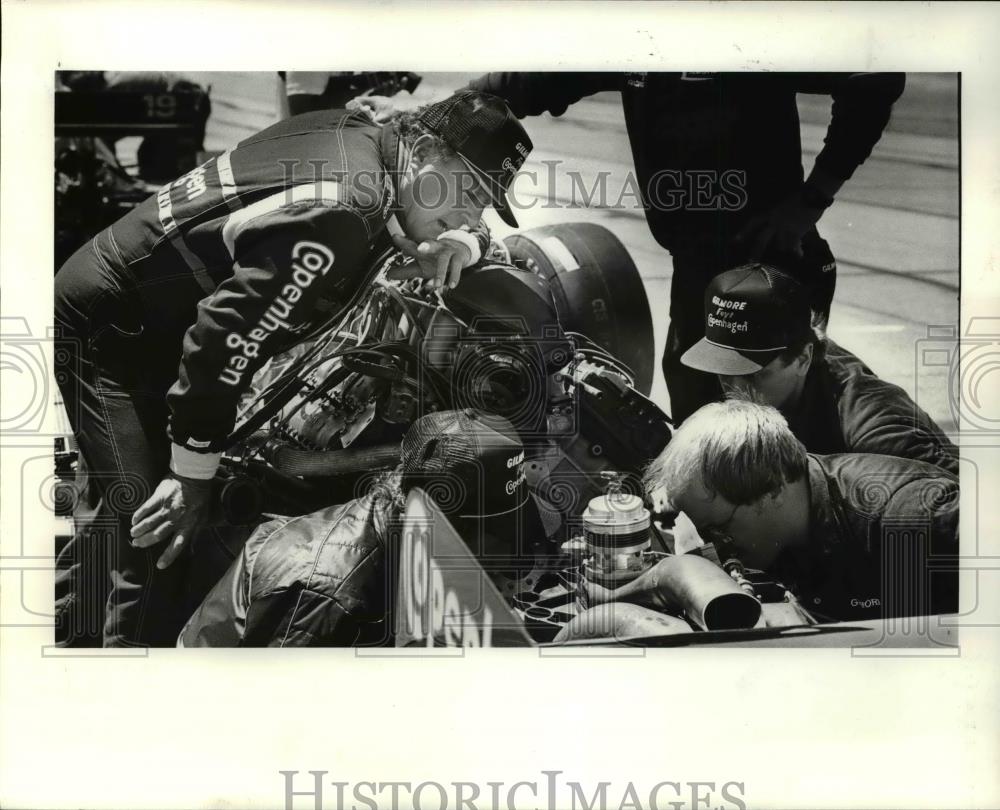 1988 Press Photo A.J.Foyt and his racing crew - cvb69650 - Historic Images