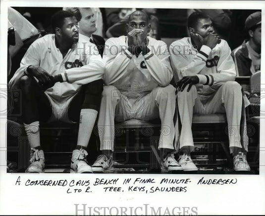 Press Photo A concerend Cavs bench in final minute. L-R: Tree, Keys, Saunders - Historic Images