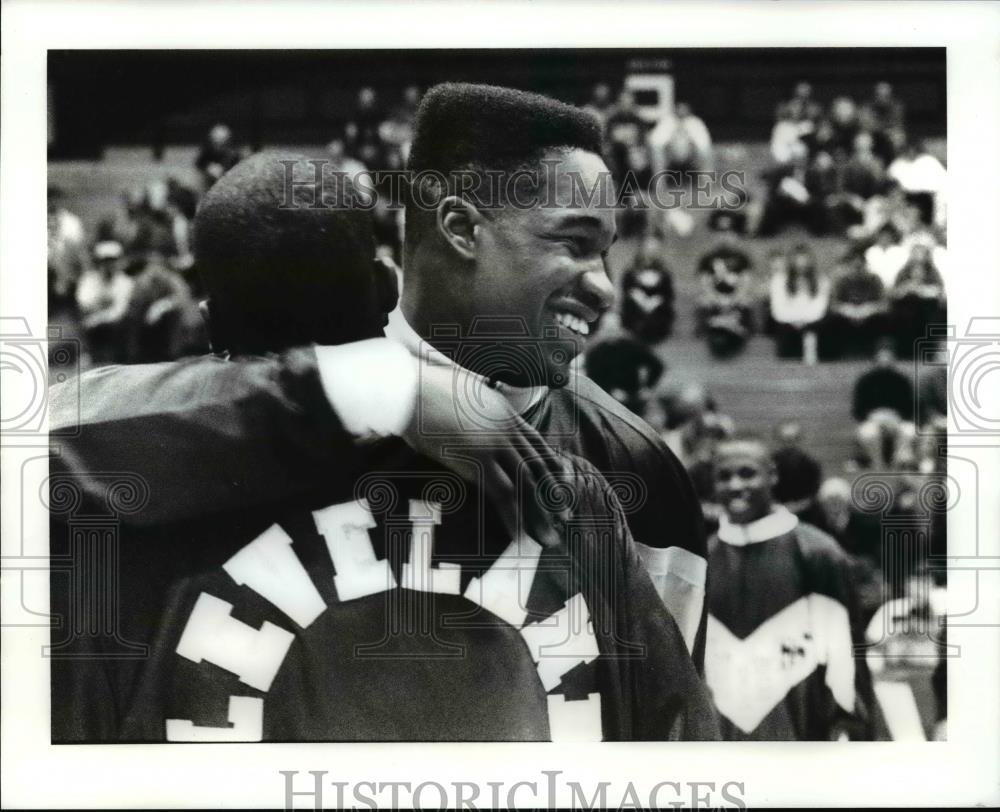 1991 Press Photo Senior Steve Givens hugs a fellow player as he is honored - Historic Images