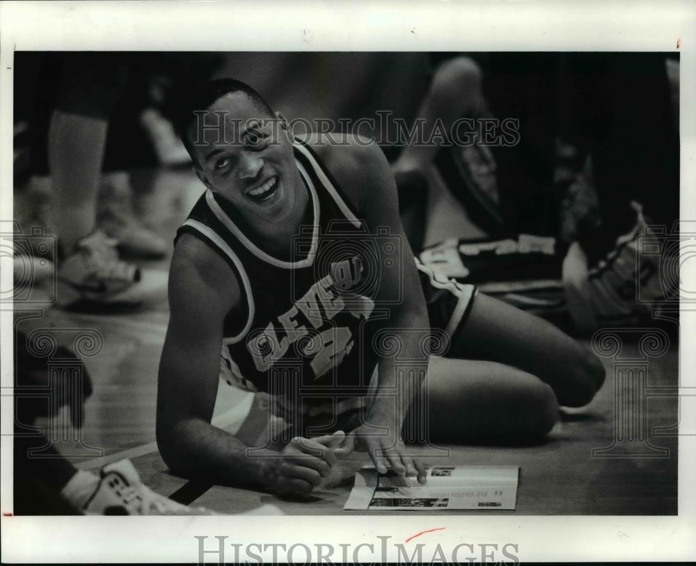 Press Photo Cleveland State University sophomore Anthony Reed takes a break - Historic Images