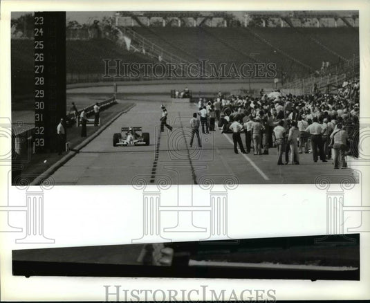 Press Photo Tom Frantz driving the Freight Train from the pit during practice - Historic Images