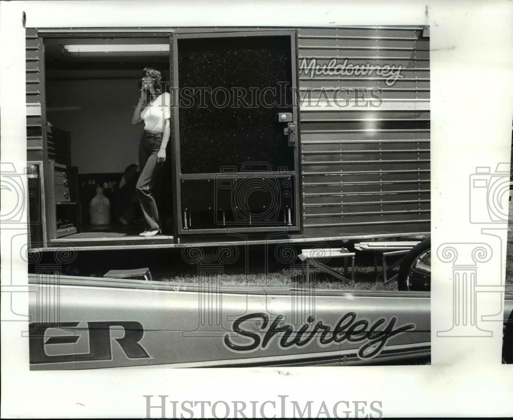 1982 Press Photo Shirley Mudowney at her trailer at Grand Nationals at Dragway - Historic Images