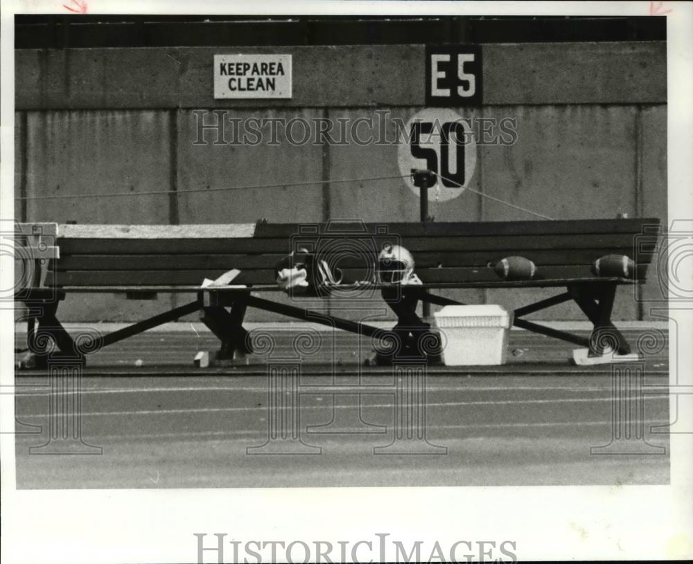 1981 Press Photo View of Cincinnati Mavericks empty bench - cvb69752 - Historic Images