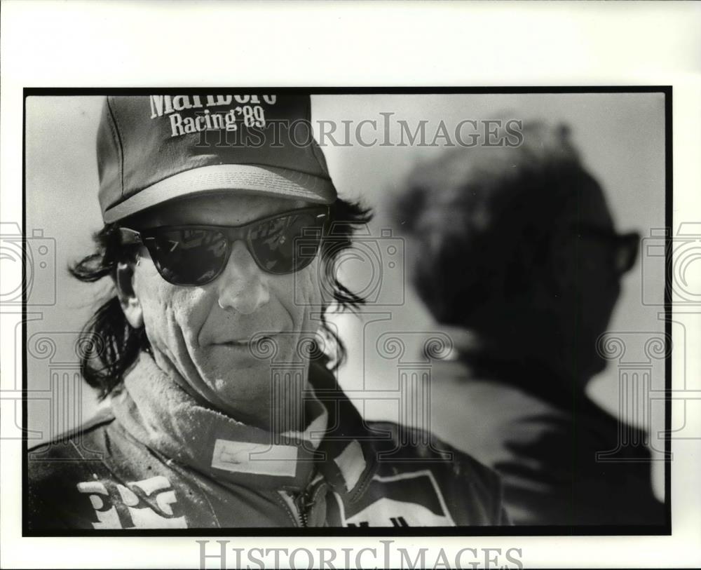 1989 Press Photo Emerson Fittipaldi after first day of qualifying - cvb69753 - Historic Images