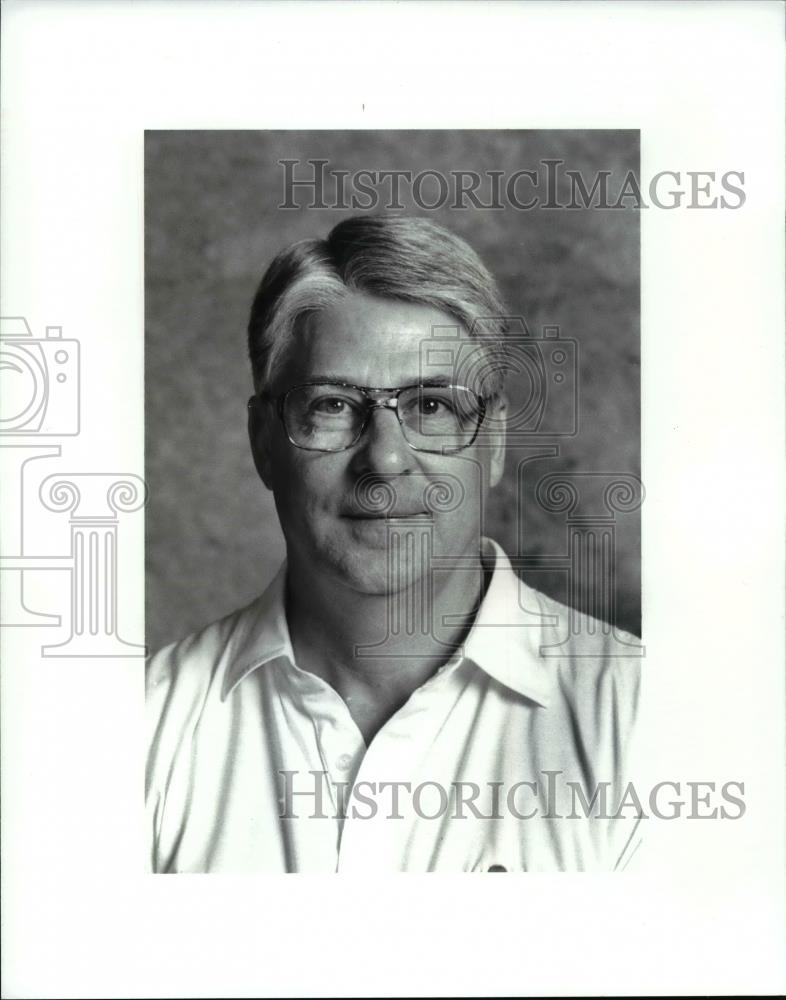 1987 Press Photo Dick Helm Asst. Coach Cavs - cvb69778 - Historic Images