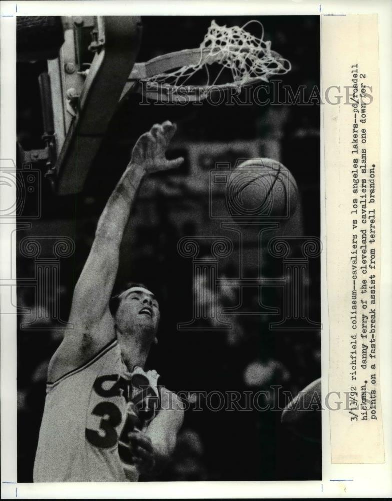 1992 Press Photo Danny Ferry, Cavs slams one down for 2 points on a fast break - Historic Images