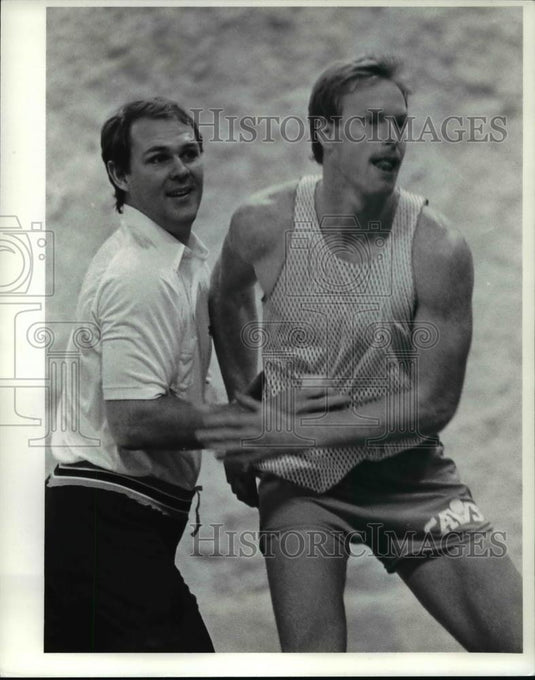 1984 Press Photo Cavs Coach George Karl with Jeff Cook - cvb69826 - Historic Images
