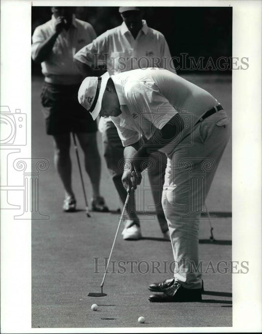 1990 Press Photo Cleveland Cavaliers General Manager Wayne Embry put on the 10th - Historic Images