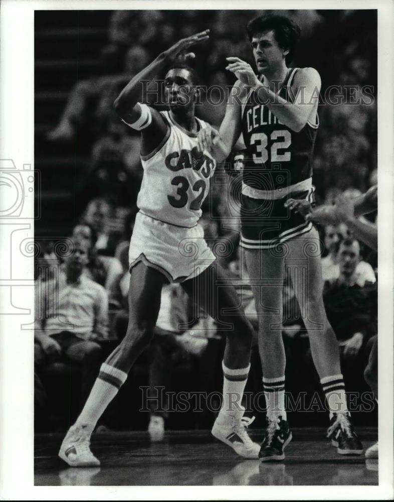 1985 Press Photo Ray Hinson and Kevin McHale - cvb69859 - Historic Images