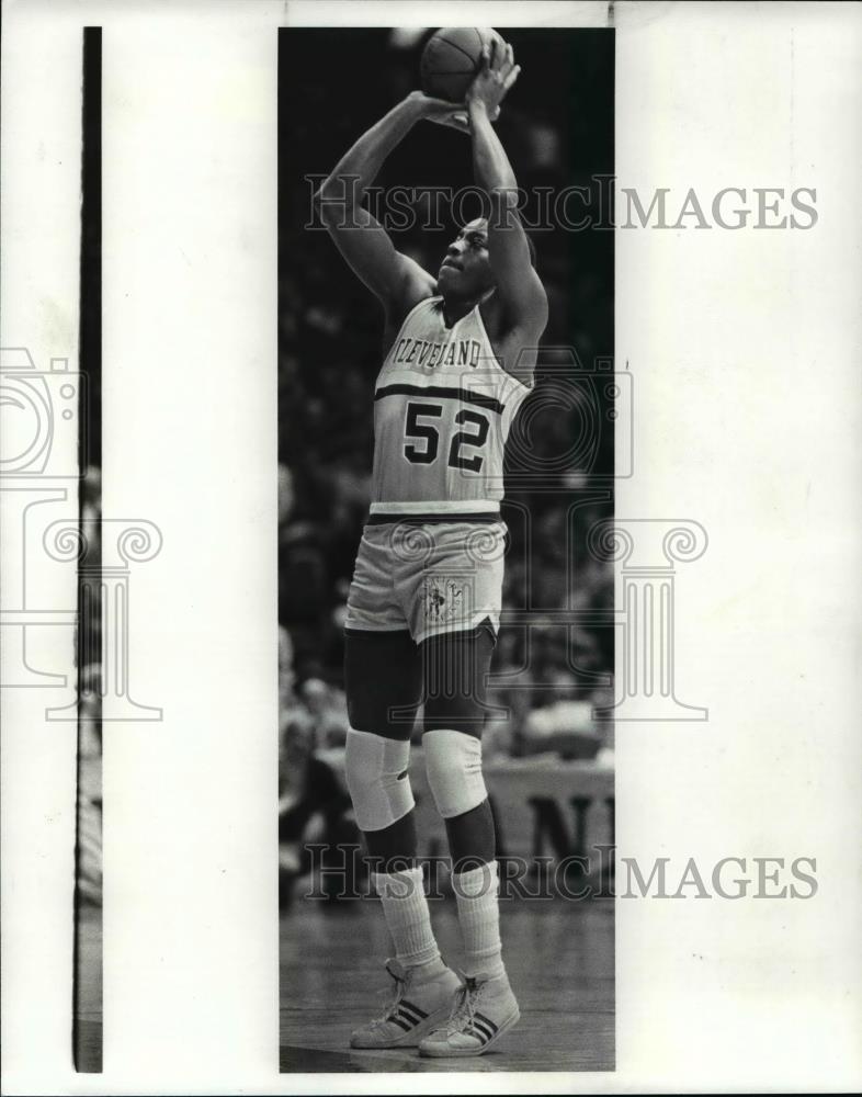 1983 Press Photo Sam Lacy-Cleveland basketball player - cvb69879 - Historic Images