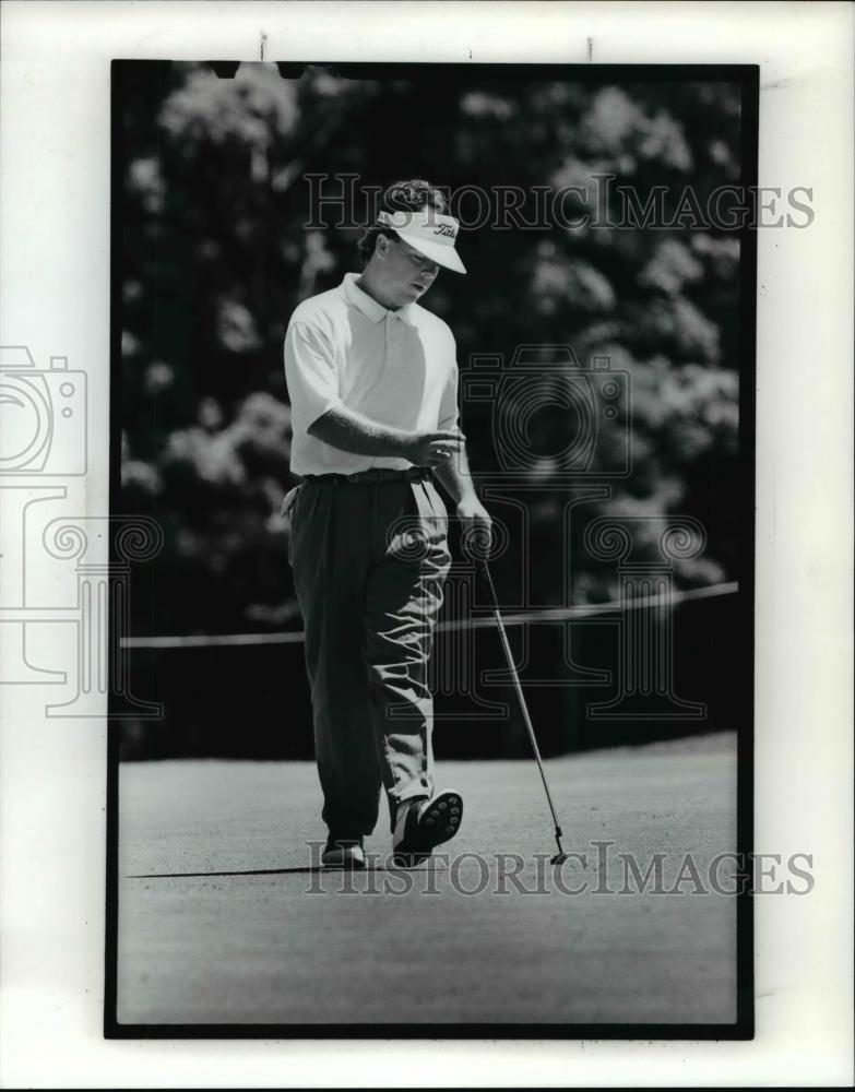 1991 Press Photo Wayne Players, Heads off to the next hole after sinking a put - Historic Images