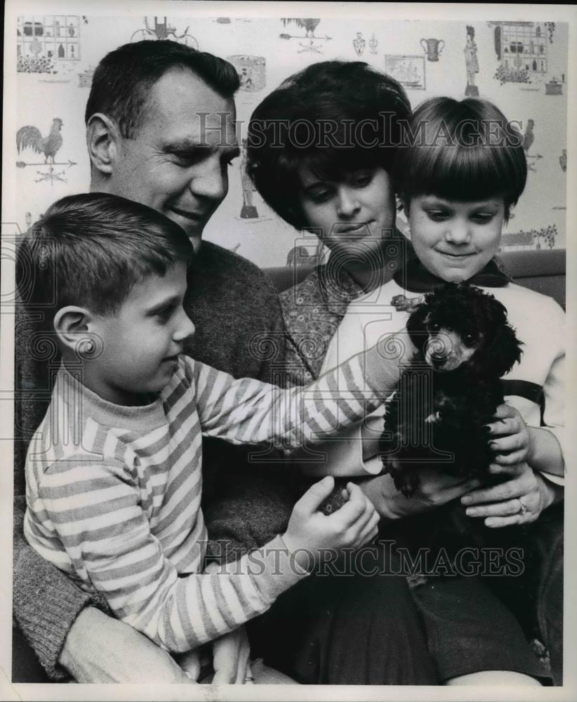 1966 Press Photo Coach Herb Smolka with his family - cvb69941 - Historic Images