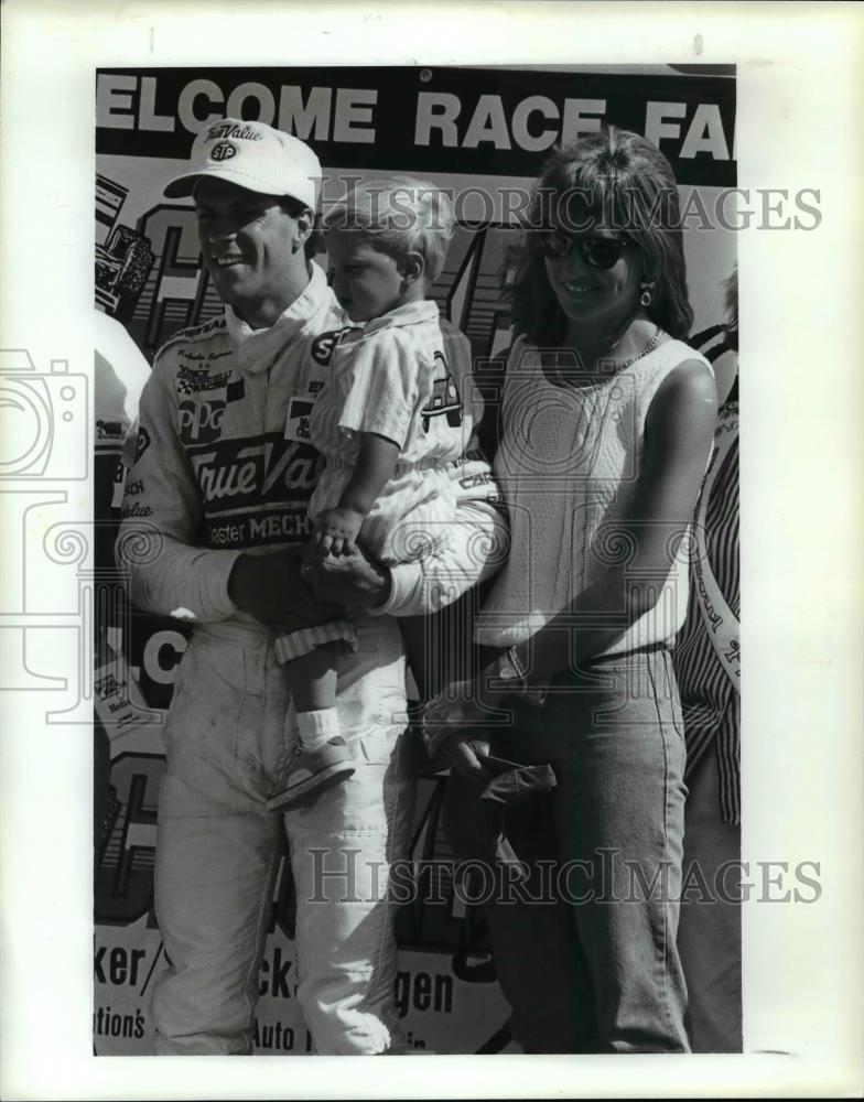 1987 Press Photo Roberto Guerrero with family, Katie and Marco - cvb69969 - Historic Images