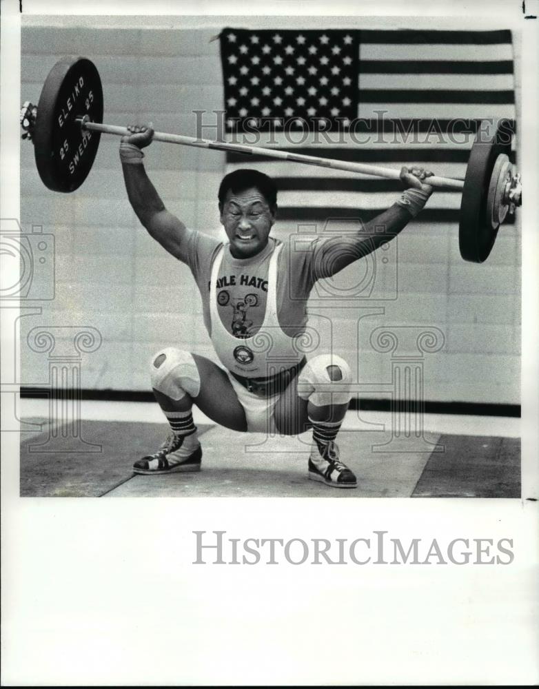 1988 Press Photo Walter Imahara fails to lift 90 K for the second time - Historic Images