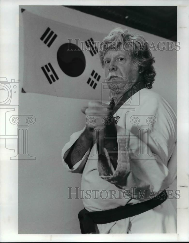 1990 Press Photo Marvin Smith has been a student of Korean Karate - cvb69994 - Historic Images