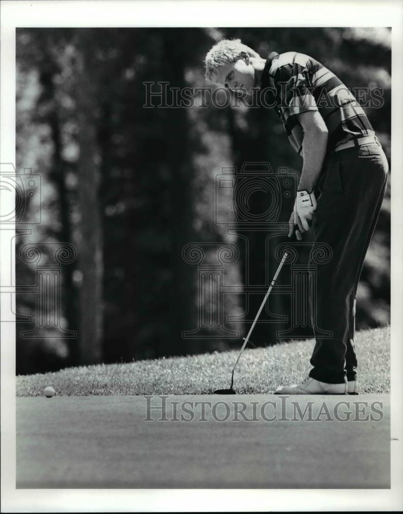 1991 Press Photo Jack Nicklaus II puts at hole no. 5 at Quail Hollow Resort - Historic Images