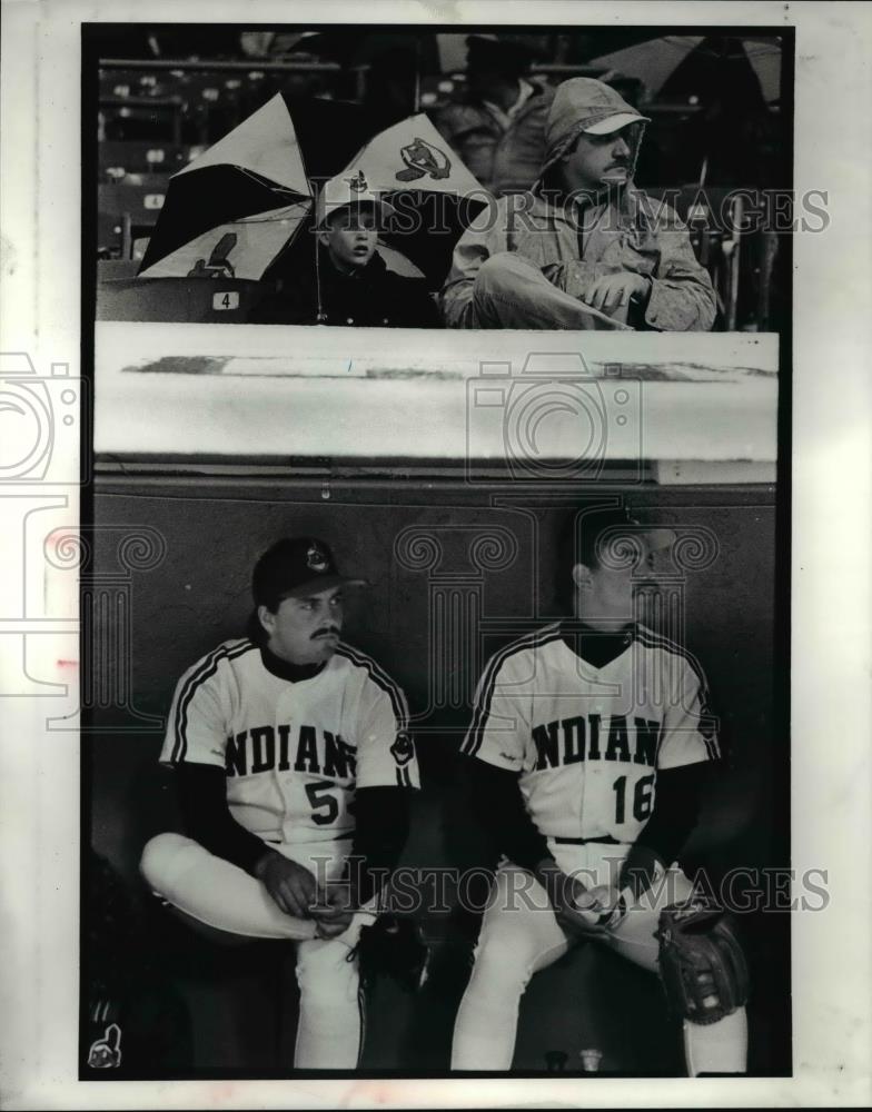 1990 Press Photo Indians Playe l-r Kevin Wickander, and Felix Fermin - cvb70093 - Historic Images