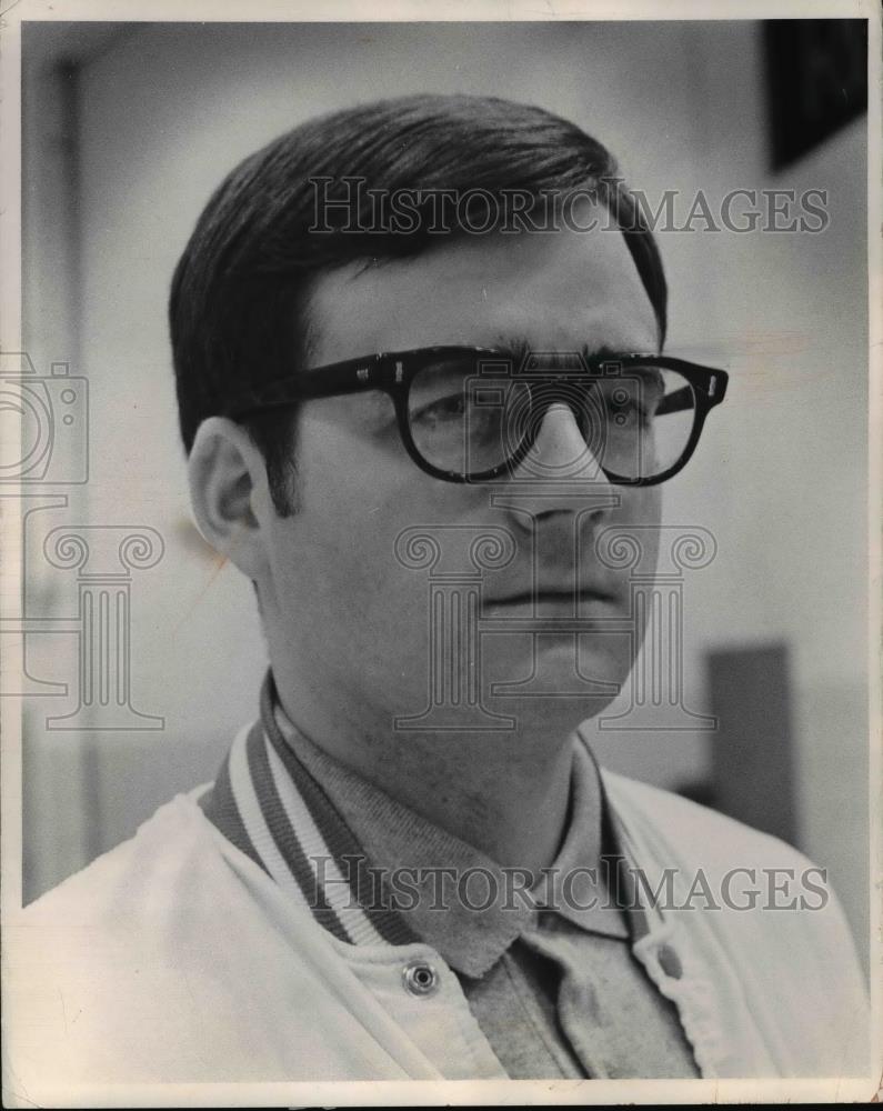 1970 Press Photo Dick Crowell Kirtland High School Basketball Coach - cvb70185 - Historic Images