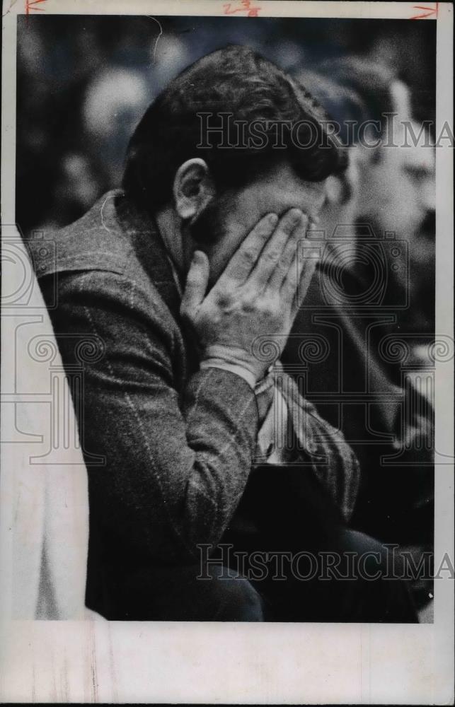 1971 Press Photo Bill Fitch Cavs' Coach in final seconds of game - cvb70216 - Historic Images