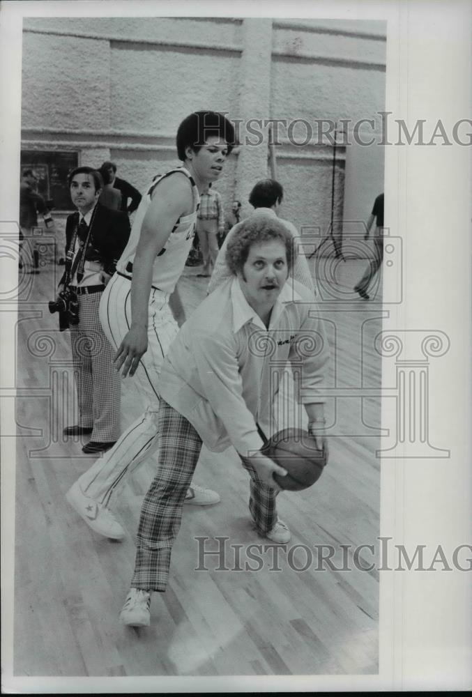 1977 Press Photo Basketball - cvb70218 - Historic Images